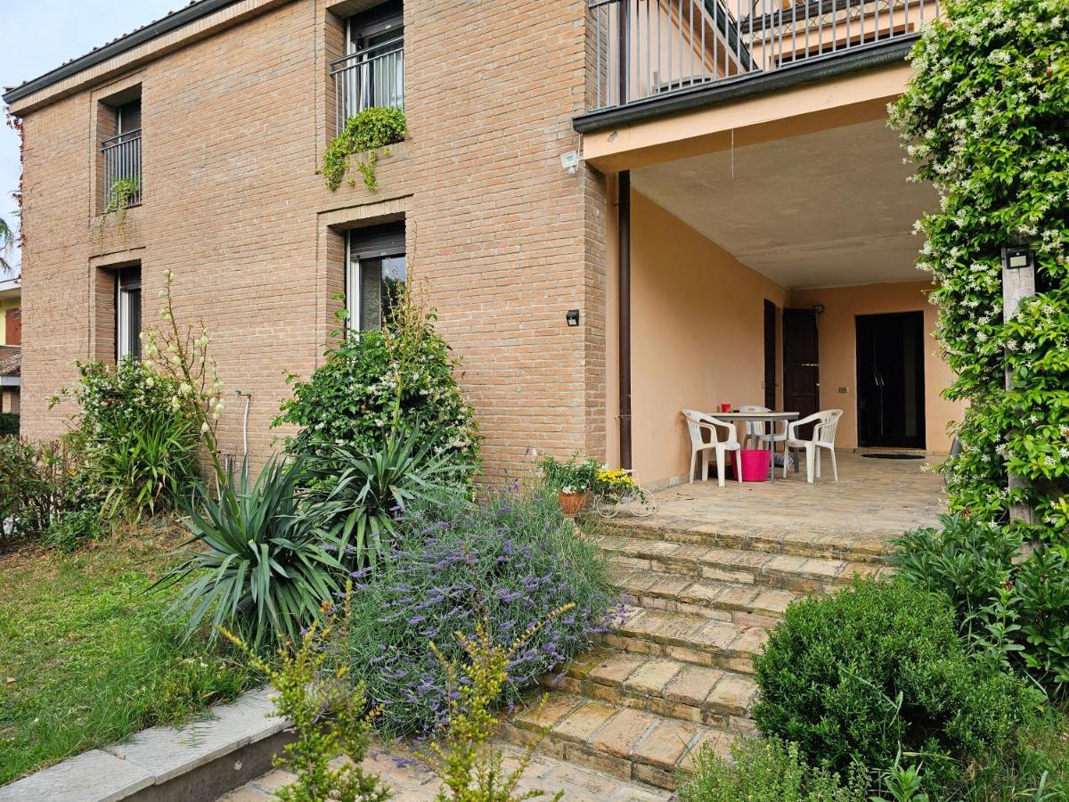 Willa Casa Vincenzo 130 Mq Con Portico Ed Ingresso Esclusivo Dal Giardino Felino Zewnętrze zdjęcie