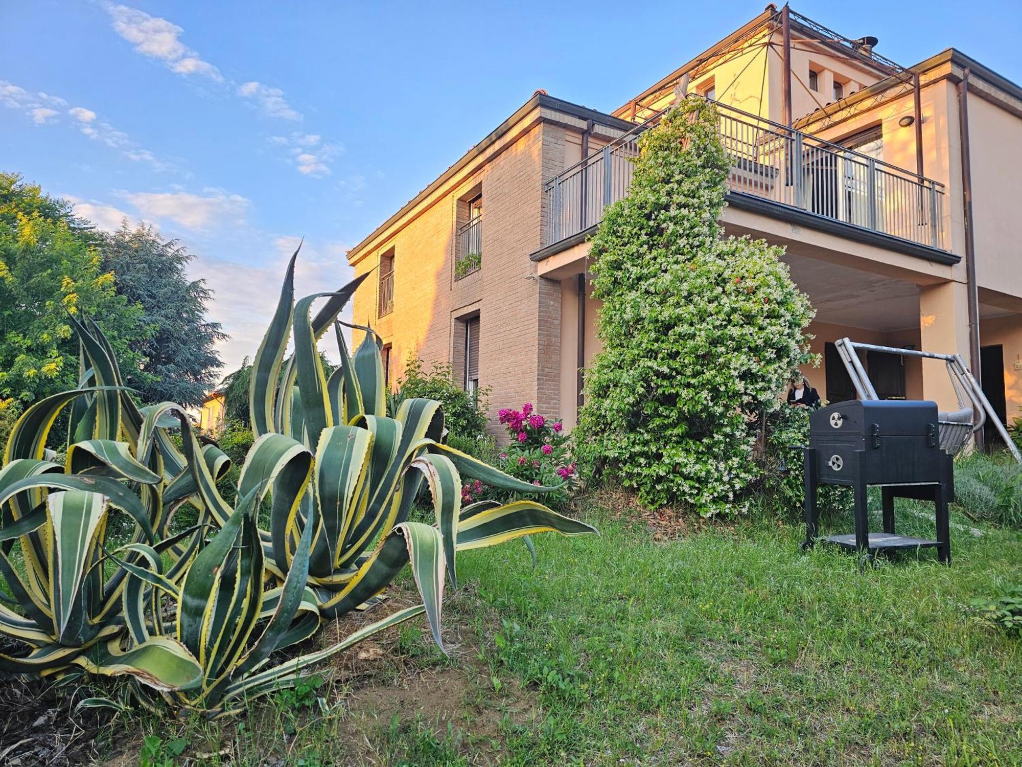 Willa Casa Vincenzo 130 Mq Con Portico Ed Ingresso Esclusivo Dal Giardino Felino Zewnętrze zdjęcie
